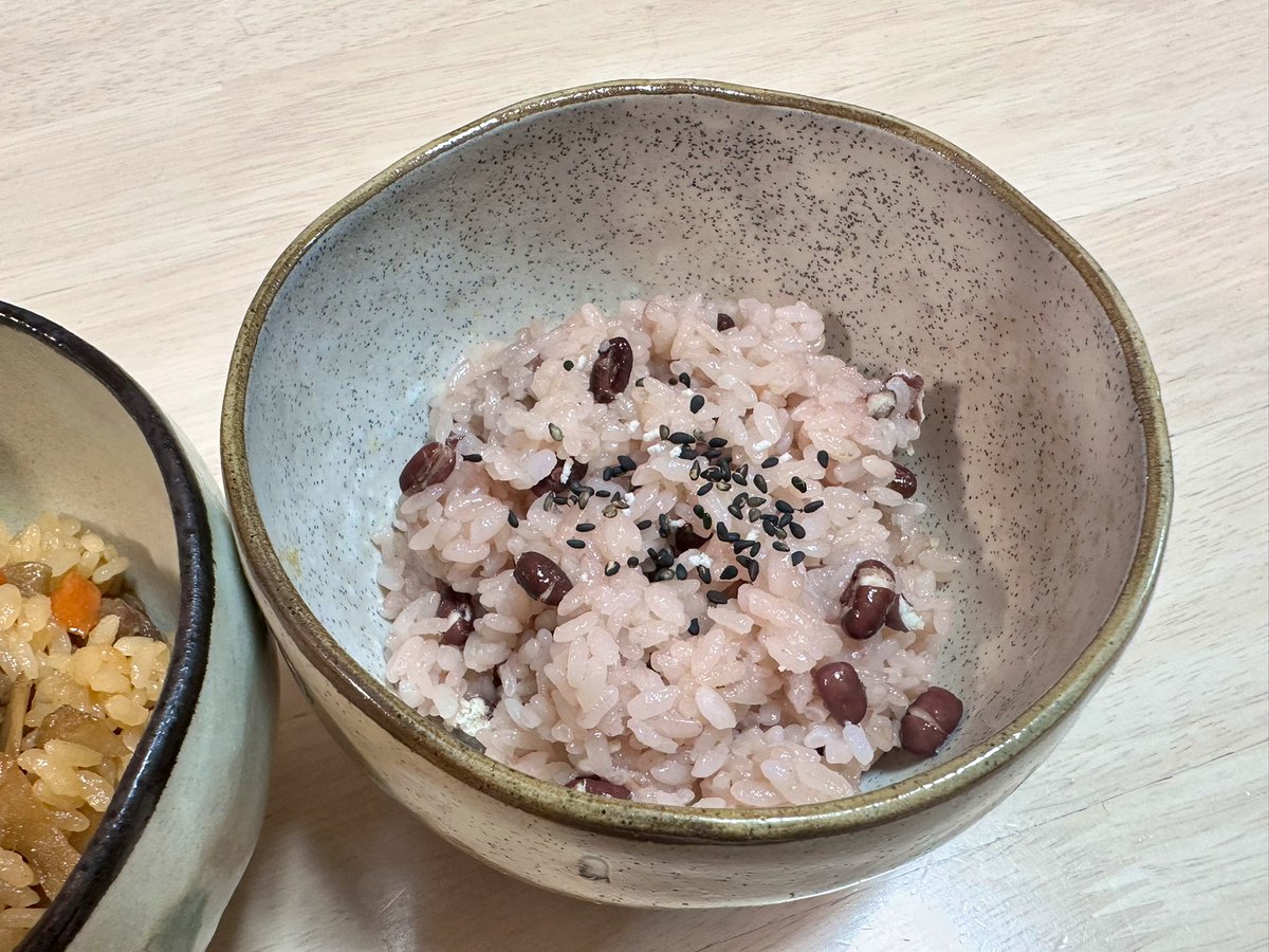 Ajfo98Sh's tweet image. 広島の省吾さん💕
お赤飯炊きました😋

娘からLINE
『給食見てたらお母のご飯が
食べたくなった』と言われ
仕事終えバタバタ🔪🫘

お赤飯とかしわご飯をどうぞ
娘のリクエスト😉

かしわご飯は種鶏鳥で炊き
後混ぜしてます😋

ありがとうございました✨

#浜田省吾
#広島ライブ 
#お赤飯
#かしわご飯