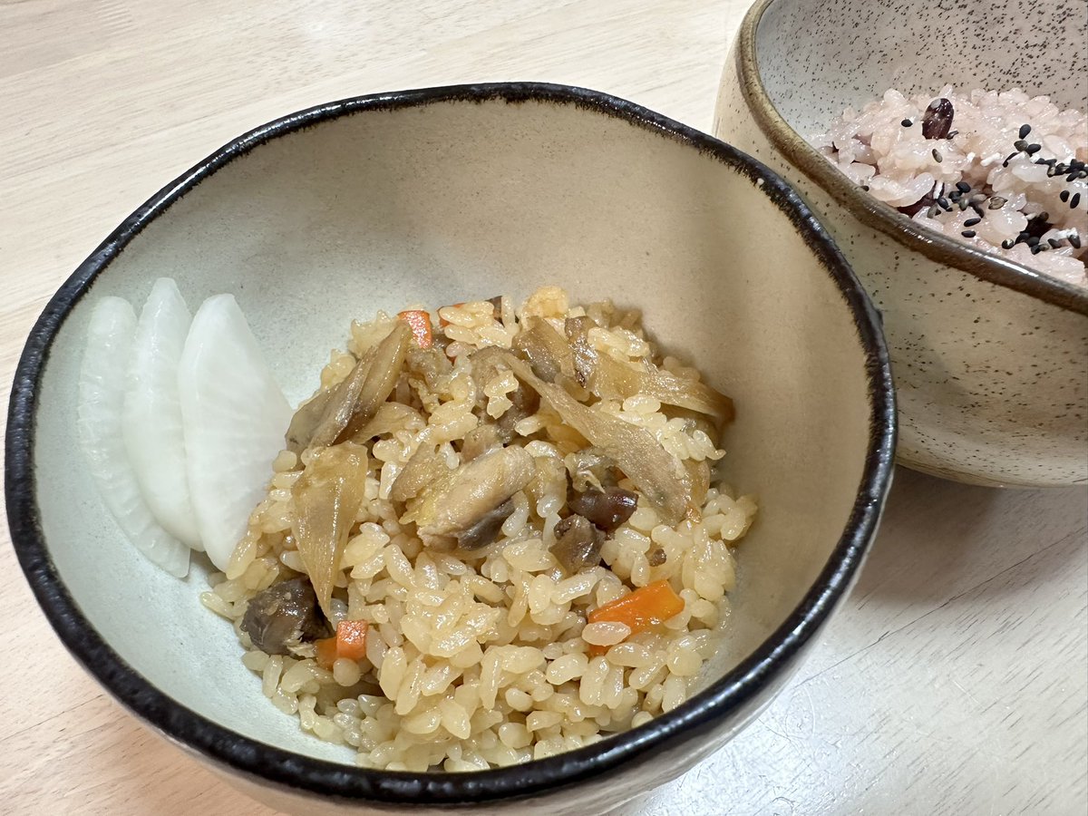 Ajfo98Sh's tweet image. 広島の省吾さん💕
お赤飯炊きました😋

娘からLINE
『給食見てたらお母のご飯が
食べたくなった』と言われ
仕事終えバタバタ🔪🫘

お赤飯とかしわご飯をどうぞ
娘のリクエスト😉

かしわご飯は種鶏鳥で炊き
後混ぜしてます😋

ありがとうございました✨

#浜田省吾
#広島ライブ 
#お赤飯
#かしわご飯