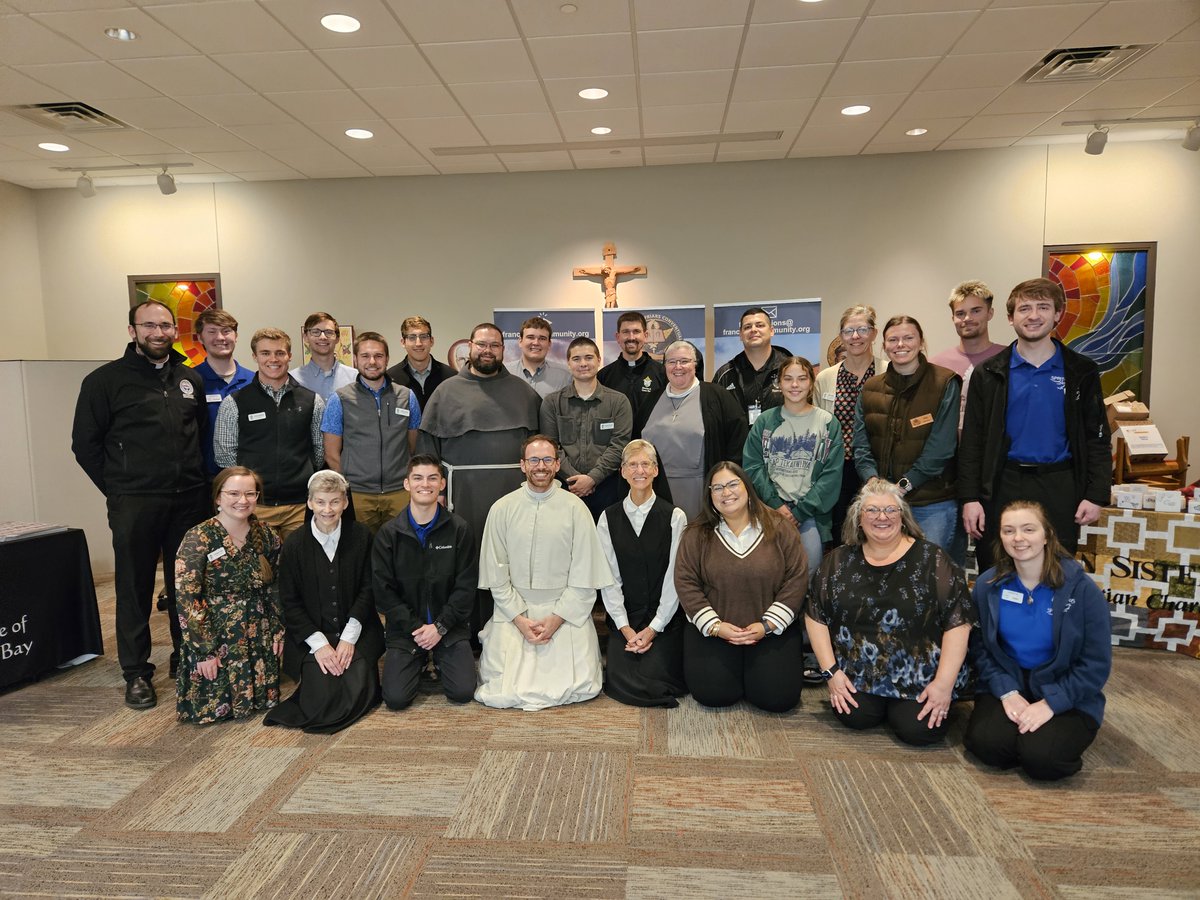 #dioceseofgreenbay #vocationfair #calling #FrMarkMleziva #stmaryappleton #rebuildmychurch #franciscansisters #8thgradeday #kenturba fscc-calledtobe.org/2025/11/12/fra…