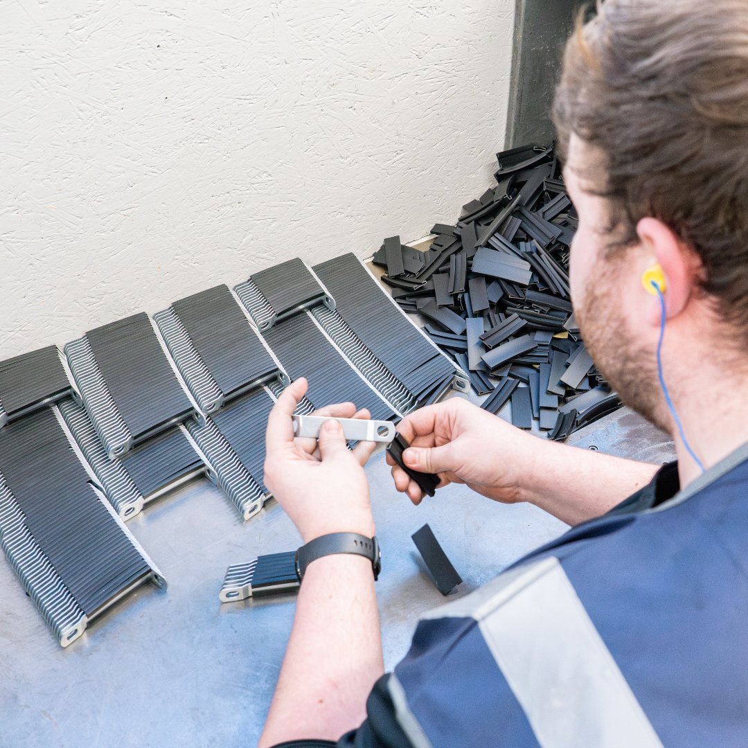 BhamSpecs's tweet image. Adding sleeves to P-clips might seem minor, but it really helps protect cables and pipes from wear, cuts down on vibration and gives a cleaner, more secure fit.

It’s a simple touch that goes a long way.

#PClips #UKEngineering