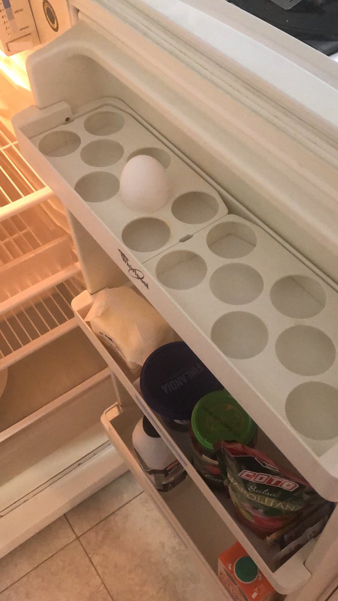 Naoki_VT's tweet photo. Ahora tomaré mi desayuno… Solo un huevo! Para un desayuno nutritivo 2 huevos son el requisito mínimo, y solo tengo 1! Y antes tenía 2. Estoy enfadado. https://t.co/6DIa7tO2TE