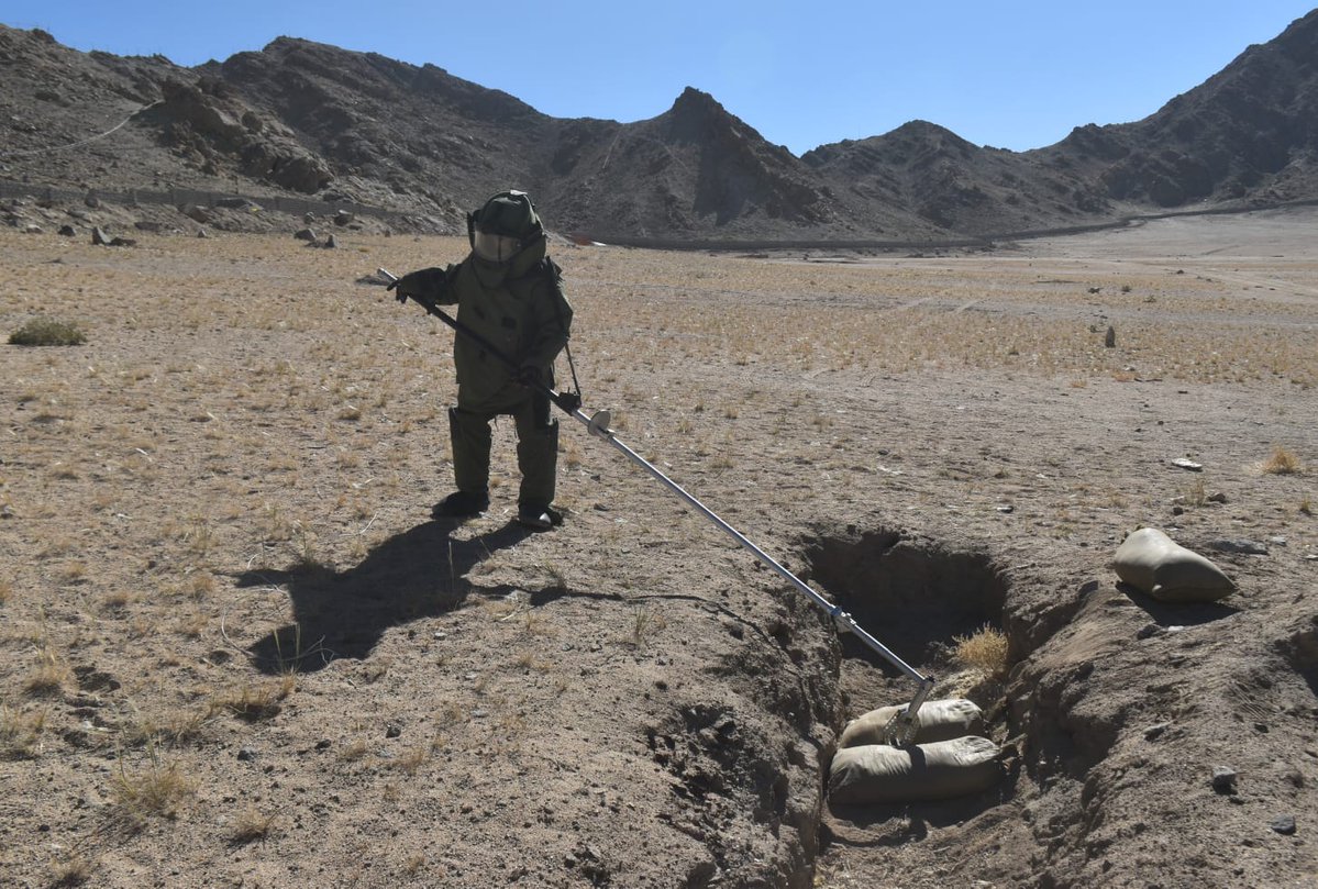 firefurycorps's tweet image. Destruction of Unexploded Explosives (UXO): Leh

On 11 Nov 2025, UT Ladakh Administration informed Fire and Fury Corps regarding unexploded ordnance found near Housing Colony, Keylong, Leh. Bomb Disposal Team of Fire and Fury Sappers  responded swiftly, searched the area and…