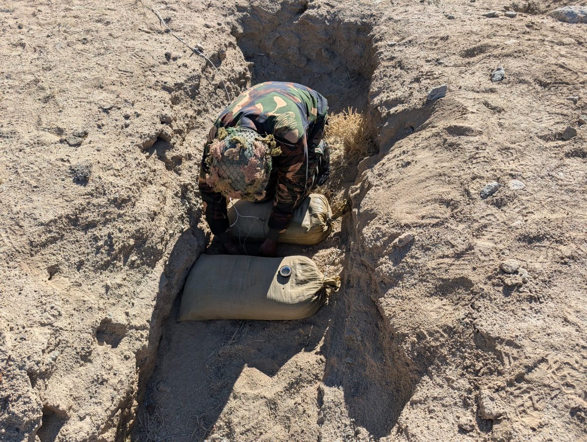 firefurycorps's tweet image. Destruction of Unexploded Explosives (UXO): Leh

On 11 Nov 2025, UT Ladakh Administration informed Fire and Fury Corps regarding unexploded ordnance found near Housing Colony, Keylong, Leh. Bomb Disposal Team of Fire and Fury Sappers  responded swiftly, searched the area and…