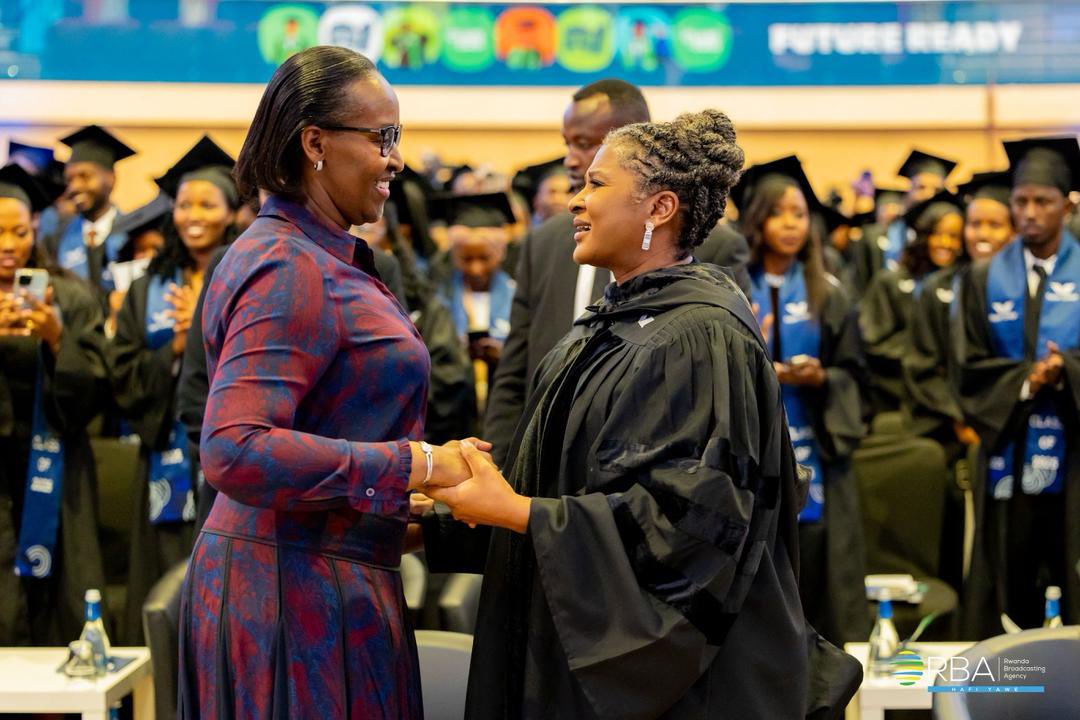 <a href="/FirstLadyRwanda/">First Lady of Rwanda</a> yitabiriye umuhango wo gutanga impamyabumenyi ku banyeshuri bashoje amasomo muri <a href="/KeplerUni/">KeplerSpaceUniversity</a>.
Ibi birori byitabiriwe kandi n’Umuyobozi w’Icyubahiro wa Kepler,<a href="/MonicaGeingos08/">Monica Geingos</a>  umugore w’uwahoze ari Perezida wa Namibia n’abandi bayobozi. <a href="/Rwanda_Edu/">Ministry of Education | Rwanda</a> <a href="/REBRwanda/">Rwanda Basic Education Board</a>