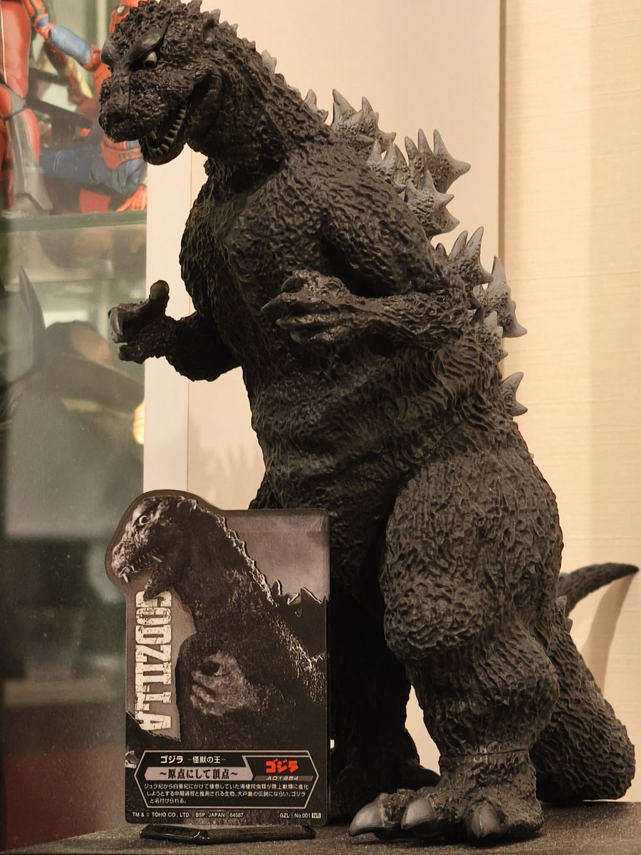 なかなか日常で書けることがない。フィギュアも買って開けてないのが結構あってなんとかしたいところです。新入りのトム・ホランドのスパイダーマン、いい顔。アイアンマンのマーク1もお気に入り。