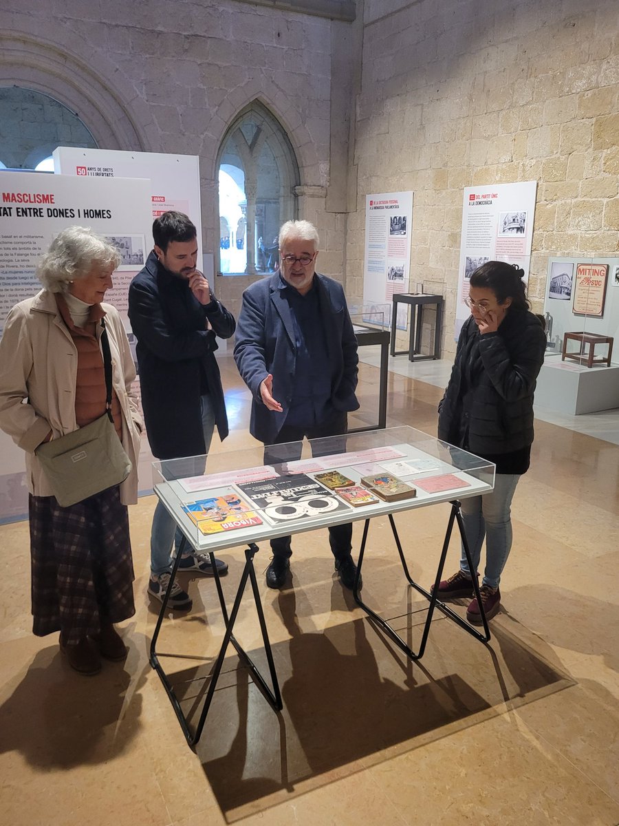ercsantcugat's tweet photo. Fins a principis de desembre la Sala Capitular del Monestir de #SantCugat acull la mostra per commemorar els 50 anys de la mort de Franco, un projecte impulsat des de l'àrea de Memòria Històrica, el @MuseuSantCugat i el @GEL_stcugat #BlindemDrets https://t.co/ajAWcCLBEN