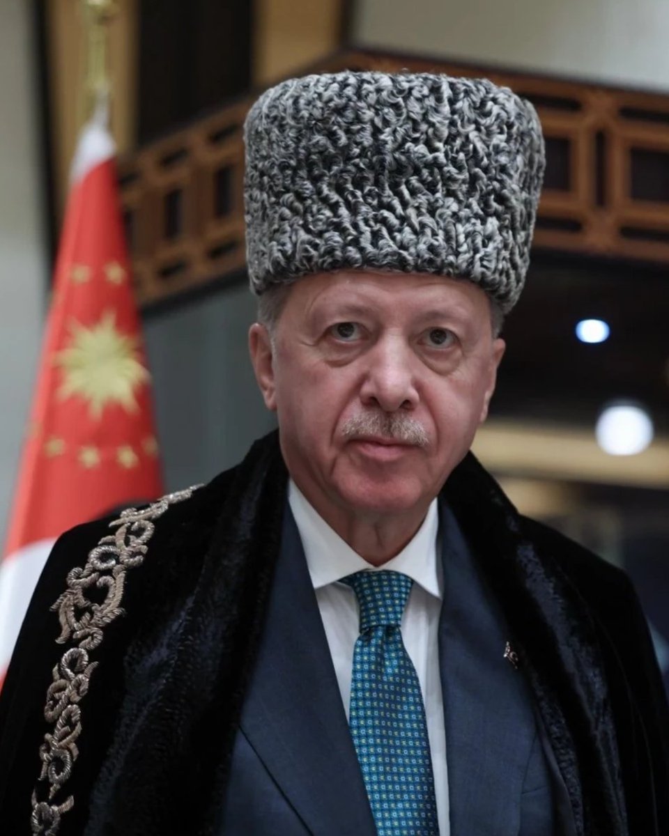 The World Ahiska Turks Union presented President Erdoğan with a kalpak.