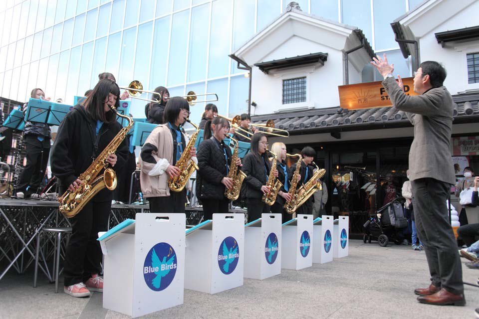 KaiseiJuniorEns's tweet image. 【ジャズフェス in ミナカ小田原】

11月16日（日）小学生バンドBBは13:00、中高生バンドSBBは14:30に出演予定
ミナカ小田原 金次郎広場　入場無料
演奏予定曲：レスター・リープス・イン、星に願いを、アンダー・ザ・シー、セプテンバー 、他