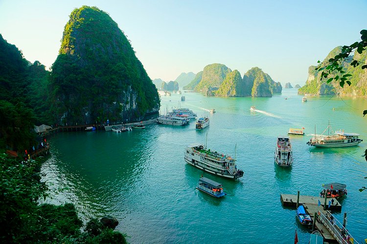 Turistilla_com's tweet photo. Qué ver en 15 días: la ruta clásica para tu primer a Vietnam https://t.co/2pInVpcgXC https://t.co/vcTYq1gdr6