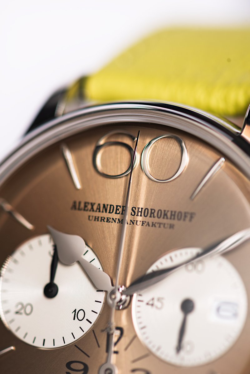 A_Shorokhoff's tweet image. “7 FROM HEAVEN” - GOLDY!
With its golden, shimmering dial, this watch instantly brings festive vibes to your wrist. Limited to just 2 pieces and vailable with 2 different straps!
Now online: alexander-shorokhoff.com/en/7-from-heav…
#alexandershorokhoff #7fromheaven #artonthewrist #goldy #news
