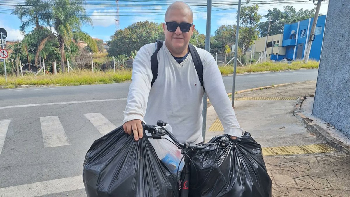 CCNDotComNews's tweet image. “They laughed at me.”

When Bruno Oliveira started collecting aluminum cans to buy #Bitcoin, even his friends thought he’d lost it. ♻️💰

Two years later, the world is listening. 👇 🧵