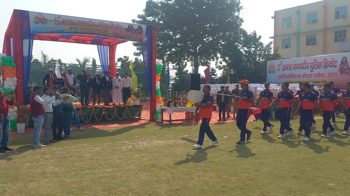 27वीं अंतर्जनपदीय पुलिस क्रिकेट प्रतियोगिता का शुभारंभ किया गया। खिलाड़ियों से परिचय प्राप्त कर सभी टीमों को निष्पक्ष खेल भावना के साथ प्रतियोगिता में भाग लेने एवं उत्कृष्ट प्रदर्शन के लिए शुभकामनाएँ दीं।
<a href="/CMOfficeUP/">CM Office, GoUP</a> <a href="/myogiadityanath/">Yogi Adityanath</a> <a href="/ChiefSecyUP/">S.P. Goyal, Chief Secretary, GoUP</a> <a href="/CommissionerMe3/">Commissioner Meerut</a>
