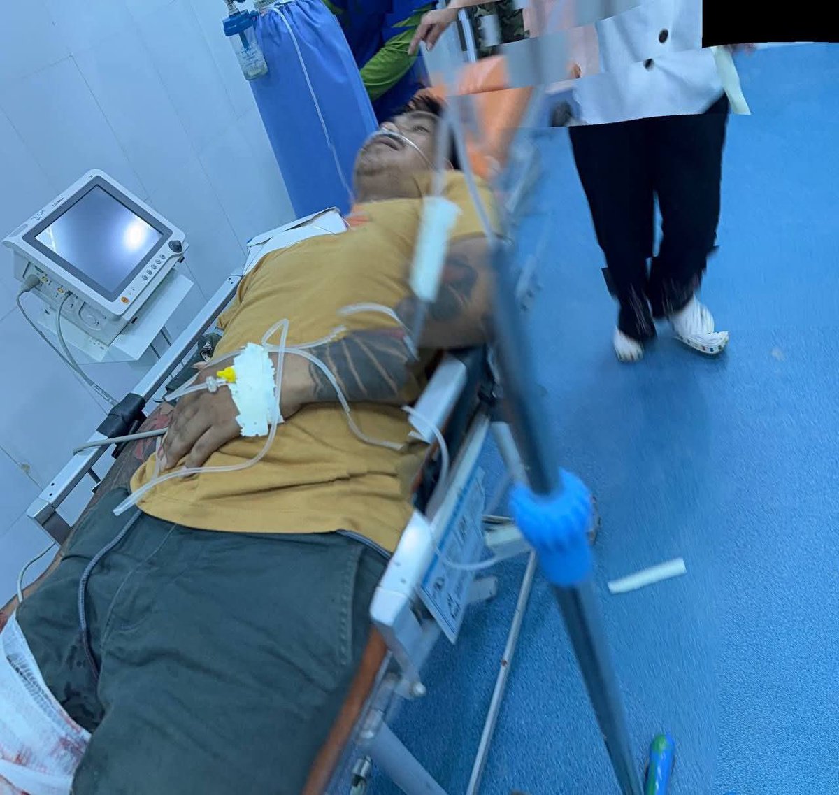 5o_tenpheaa's tweet photo. Can't they just leave our nation and our people alone?? They always violated the ceasefire and invading our country nonstop. It broke my heart to see children and elderly to suffer like this again. 
#CambodiaNeedPeace
#កម្ពុជាឈរលើ��ោលជំហរសន្តិភាព https://t.co/bE3B2SVWxU