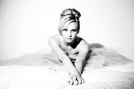 PoisedSpirited's tweet image. “ ɪɴᴅᴇᴘᴇɴᴅᴀɴᴛ ᴘᴏʀᴛʀᴀʏᴀʟ ᴏꜰ ᴄᴀʀᴏʟɪɴᴇ ꜰᴏʀʙᴇꜱ. ᴄʀᴏꜱꜱᴏᴠᴇʀꜱ/ ᴛᴏ/ ᴛᴠᴅ . ᴍᴠ .21+