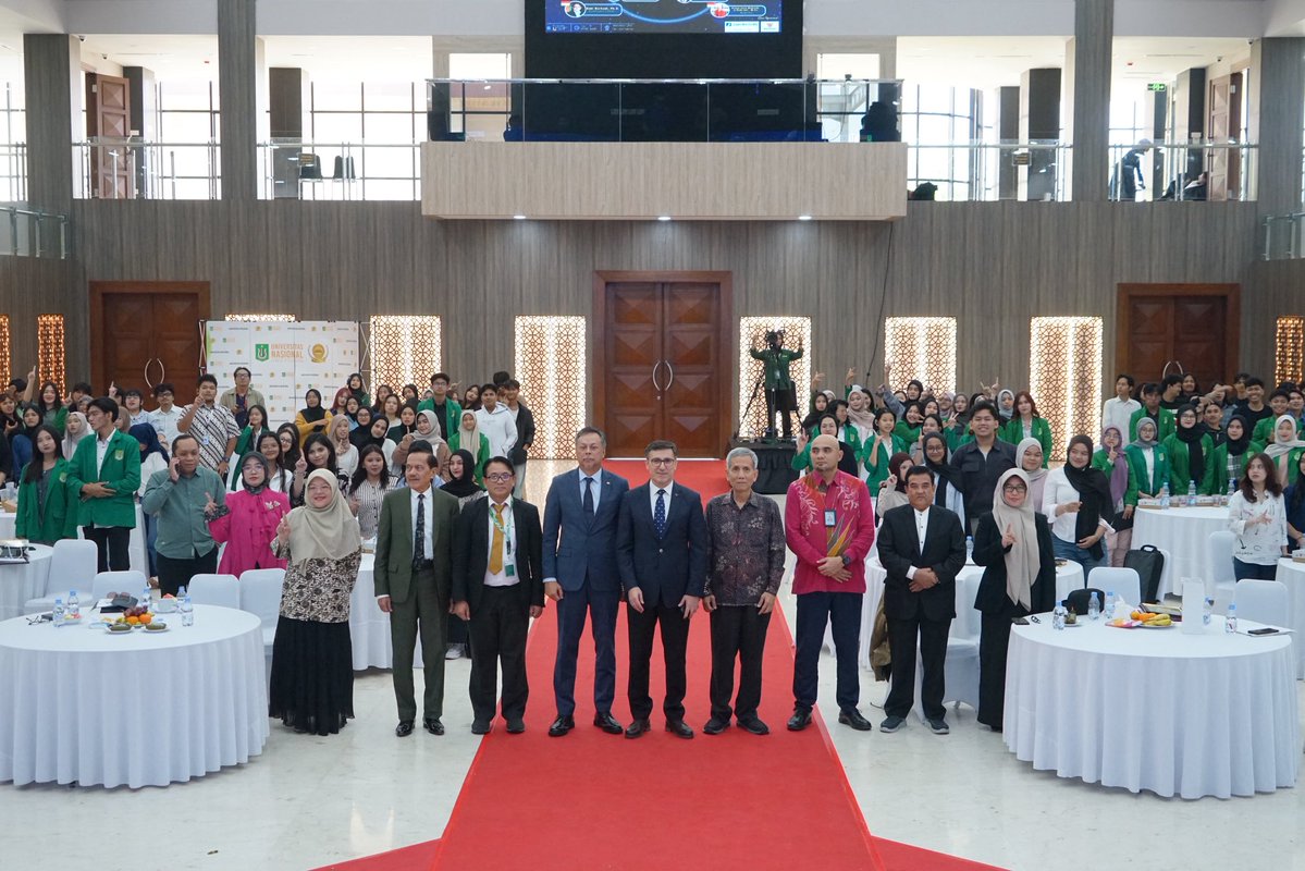 Cakarta’da <a href="/UNAS1949/">Universitas Nasional</a> tarafından düzenlenen “2nd International Conference on Global Issues: “Future of World: Making Peace against All Odds” başlıklı konferansta “Türkiye’s Peace Diplomacy” konulu bir konuşma gerçekleştirdim.