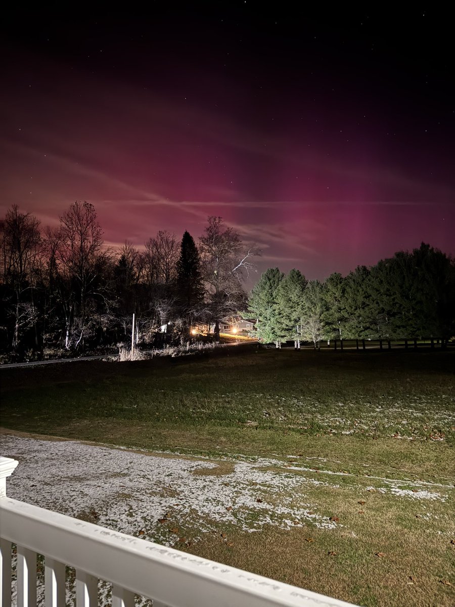 Tltat2's tweet image. Good morning from so Ohio and the northern lights were still showing up at 5:45.