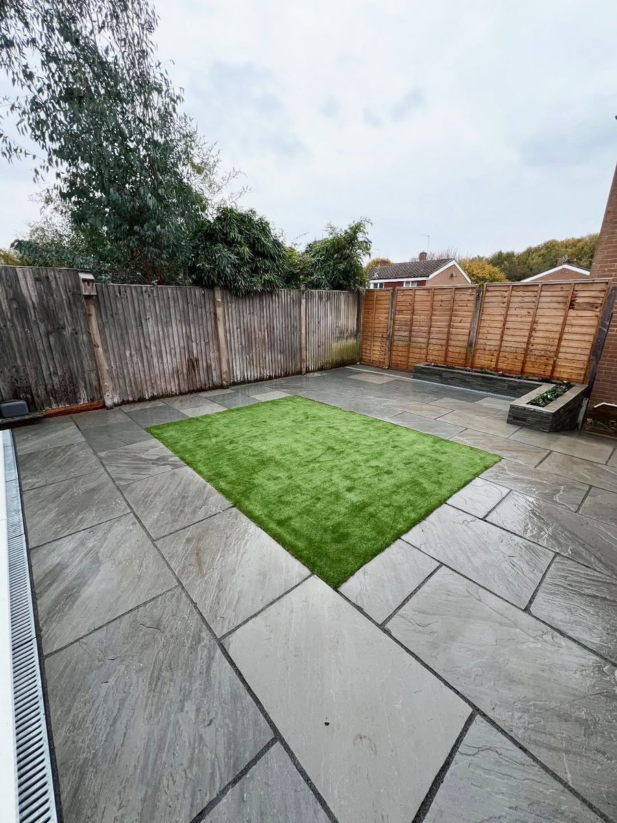 Patiopavings's tweet image. Amazing work of our landscaping clients, featuring our Kandla Grey Sandstone Paving. 

Kandla Grey -patiopavings.co.uk/product/kandla…

#Kandlagrey #stonecladding #landscaper #landscaping #gardening #sandstone #paving #PatioPaving