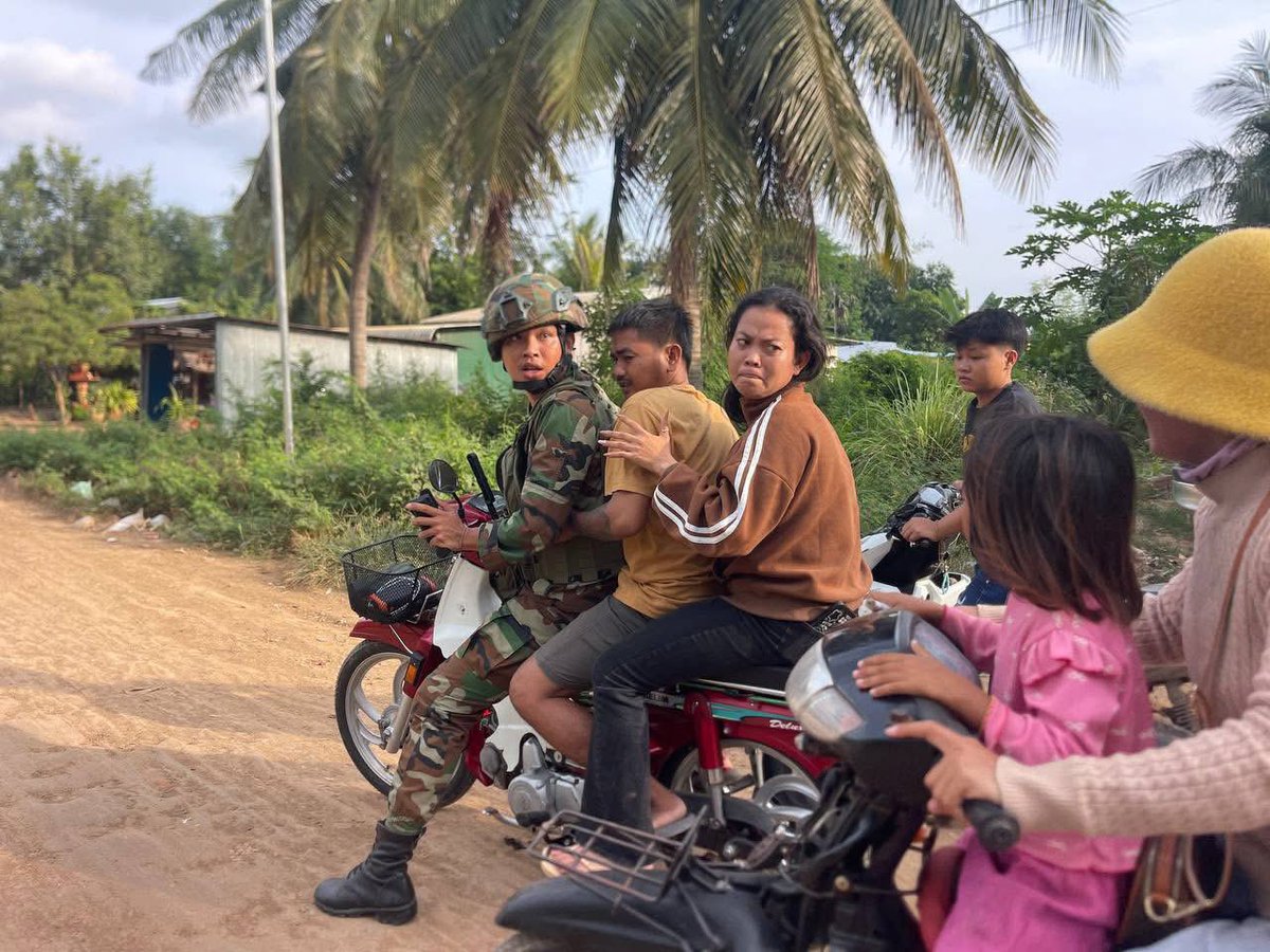 voeunchanthida's tweet photo. Breaking: At around 4 p.m., Thai soldiers allegedly fired on Cambodian civilians in Prey Chan village, Banteay Meanchey province, injuring five people, local sources confirm.

Source: https://t.co/KudHeT3rTL

#NewsUpdate #Cambodia #BorderIncident #PeaceinCambodia https://t.co/hBWSBRWsQB