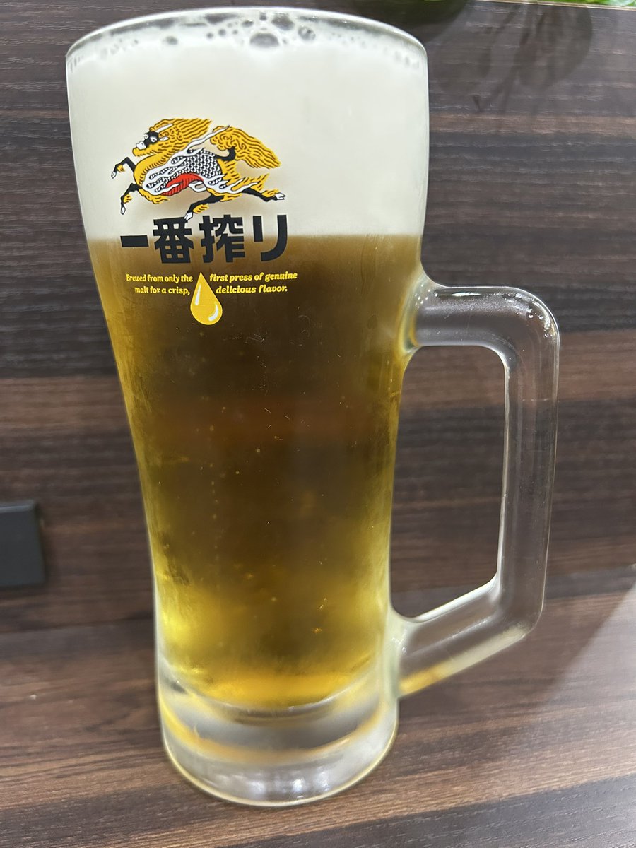 大きめ　タルに座ったお酒を飲んでるおじさん　オブジェ TT@何でもハイボールおじさん on X