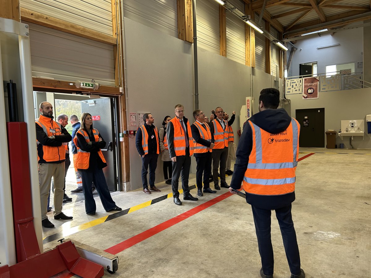 TransdevIDF's tweet photo. ✂️Ce matin, inauguration du COB de Domont sur le territoire de @Mtmorency_IDFM en présence de @Transdev et @IDFmobilites pour garantir une mobilité + propre et performante
📣 Bientôt l’arrivée de 38 bus #bioGNV
#TransdevIDF accompagne @IDFmobilites dans la transition énergétique https://t.co/NQDw3UyyVQ