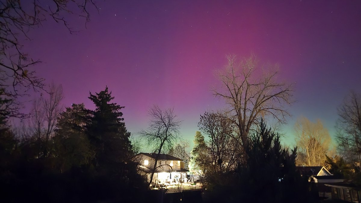 _RyanShepard's tweet image. Wild to see the northern lights this well in town