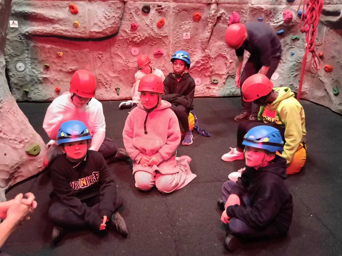 Langfaulds Primary School & LCR tweet media