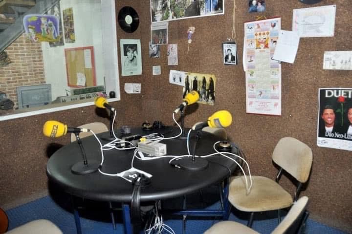 cristinadlvalle's tweet image. En un día como hoy 2013 me reunía con la dirección del Centro Penitenciario de Valdemoro, donde colaboré 6 años como voluntaria con @SolidariosONG. De lo vivido allí  nació mi canción “La ciudad de los sueños perdidos” (1999), de mi disco El dios de las pequeñas cosas. 💫