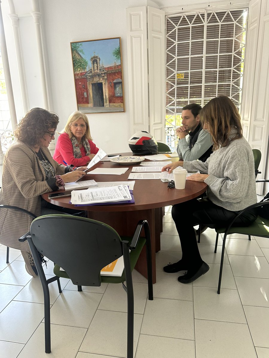 Hoy se ha reunido el jurado del I Concurso de Relatos Cortos Juvenil del Casco Antiguo.

Enhorabuena a los premiados 🏆 y gracias a todos los jóvenes por su talento y participación.

📩 Pronto contactaremos con los ganadores.