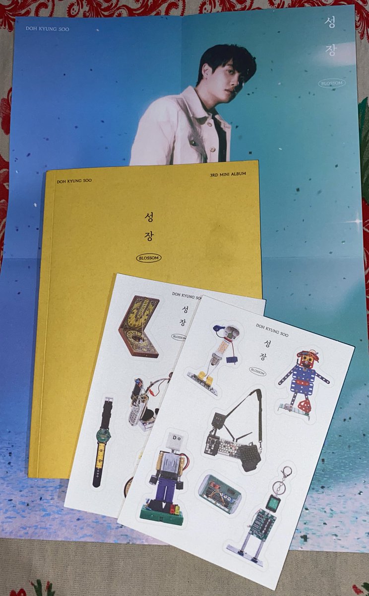 vendo / venda kyungsoo
expectation (com todas as inclusões) = 100,00 + frete

popcorn (com pôster e stickers) = 80,00 + frete
• o pc possui uma pequena avaria (já veio assim, posso mandar mais fotos na dm) 

• posso fazer os dois por 170,00 + frete 
• mais fotos e vídeos na dm