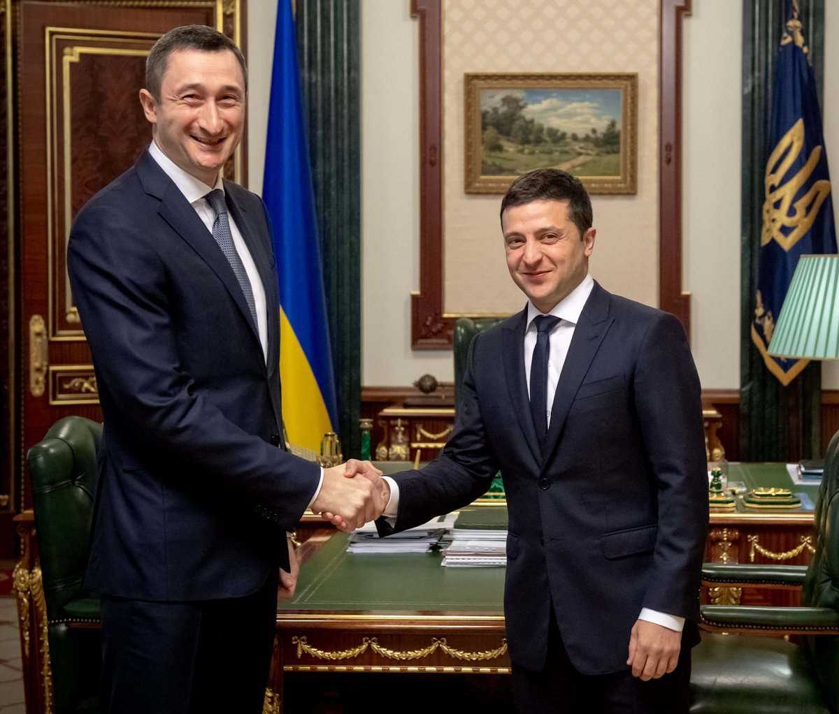 zer0corruption_'s tweet image. У ВАКС прозвучали деталі розмови наближених до президента Сергія Шефіра та Тимура Міндіча про ексвіцепрем’єра Олексія Чернишова, який у червні отримав підозру від НАБУ.

За словами прокурора САП, Шефір пропонував Міндічу "поучаствовать" і "сложится" Чернишову на заставу.

Міндіч…