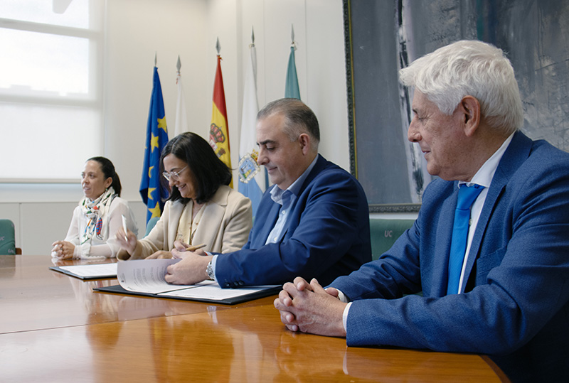 unican's tweet image. 🌱Convenio de colaboración para impulsar actuaciones en materia medioambiental
✍️La rectora @conchilopezf  y el consejero Roberto Media de @cantabriaes firman un acuerdo que permitirá desarrollar proyectos de formación, investigación, voluntariado y educación ambiental
#UC #CIMA