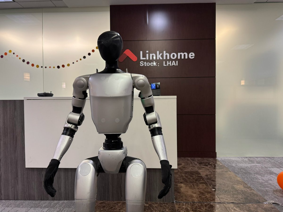 From real estate to robotics —
Linkhome is shaping the future of living with AI-powered home robots designed to clean, assist, and care.
Making every home smarter, one robot at a time. 🏠🤖
#AI #Robotics #SmartHome #Linkhome