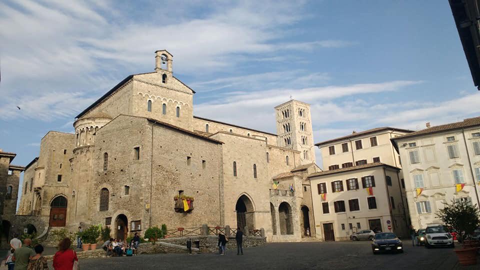 PolJunyentM's tweet image. 1. Cent cavallers catalanoaragonesos al servei del papa.

L’any 1297, amb la Pau d’Agnani (1295), Jaume II d’Aragó aconseguí del papa, en feu, els regnes de Sardenya i Còrsega. Tanmateix, renuncià a Sicília i, per això, s’enfrontà al seu germà Frederic II de Sicília (1295-1337).