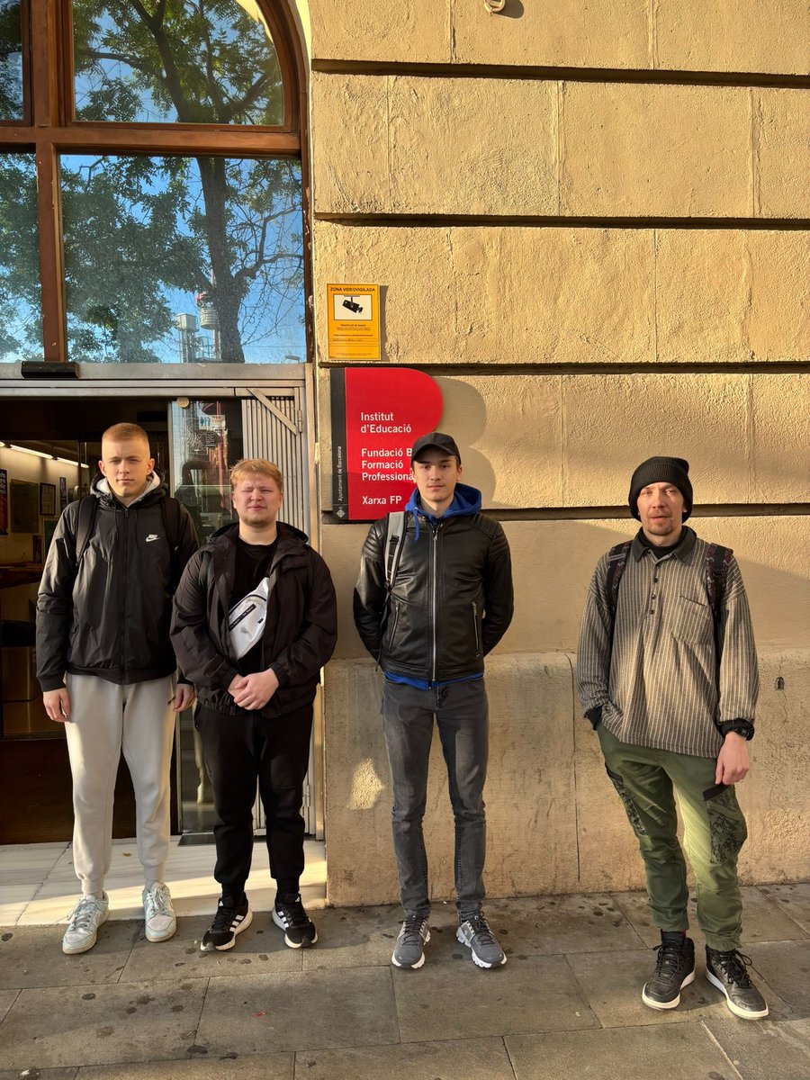 XarxaFP_SG's tweet photo. Erasmus in Barcelona! 😄✈️ We continue welcoming students from #xarxafp cities like #Tartu. The students will complete their training in Barcelona doing carpentry work. Thanks to #Chroma for always being so committed to international mobility @sepiegob . ☺️ https://t.co/umLXJl72zf