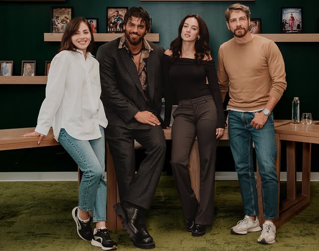 gogo_etsiapla's tweet photo. #ElLaberintoDeLasMariposas #SecuoyaStudios #CanYaman #NuevaSerie #ThrillerRomántico #FicciónEspañola #Series2025 #MichelleCalvo #MariaDeNati #FelixGomez #AndreaDuro https://t.co/YurouhRDTB