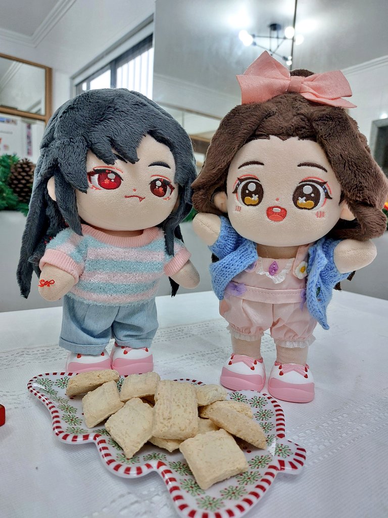 San Lang bought lots of cookies, I'm happy.