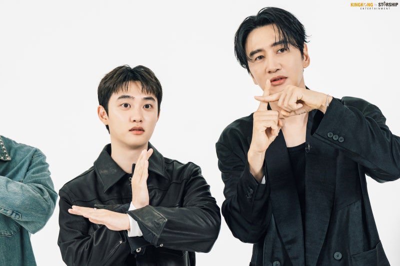 EXOGlobal's tweet photo. [OFFICIAL] 251112 King Kong by Starship Naver Blog Update with #DOHKYUNGSOO (1/2) 
🔗 https://t.co/MSQs5LJV7F

<The Manipulated> Ep. 5 Behind the scene

#EXO #엑소 @weareoneEXO @companysoosoo_  https://t.co/xnAeOj5dqe https://t.co/bphvIQTGWk