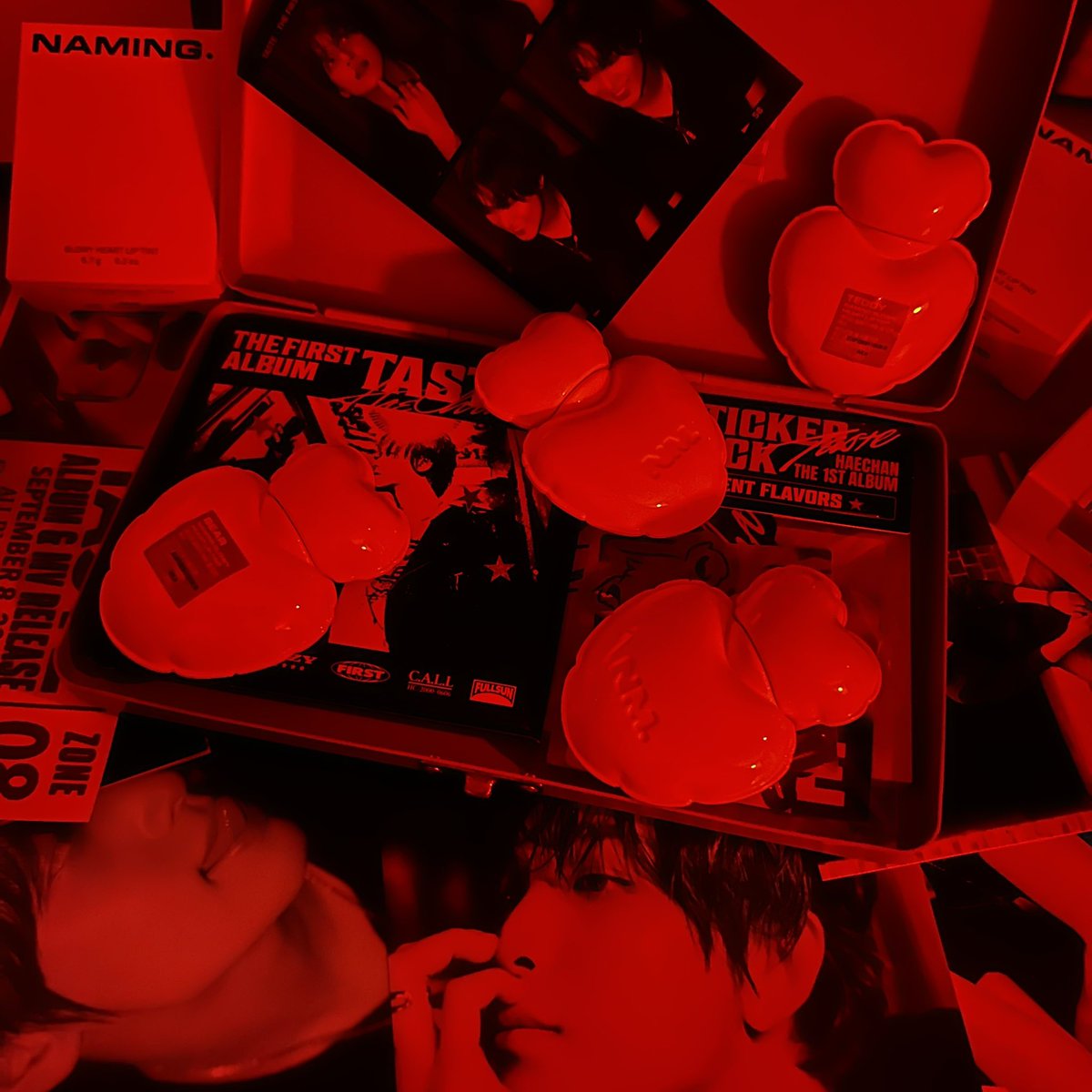 guccixchim's tweet photo. ✨obsessed is an understatement✨

naming dark couverture collection w/ HAECHAN 🧸🖤🫦

#해찬이와네이밍 #네이밍 #네이밍틴트 #HAECHAN #NAMING #HAECHANxNAMING https://t.co/XmGQLIyAyz
