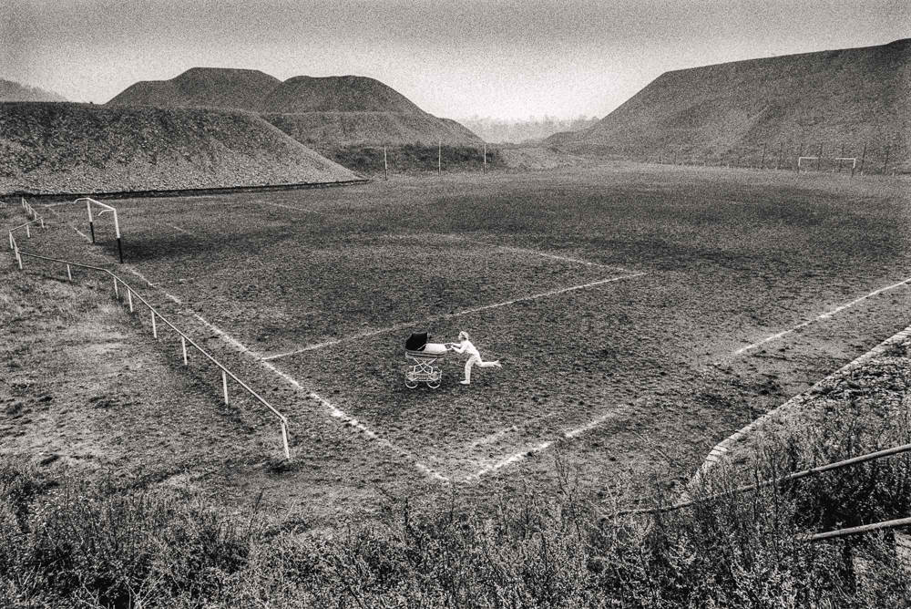 Kreisfeld bei Helbra, 1989.

Photo by Günter Bersch.