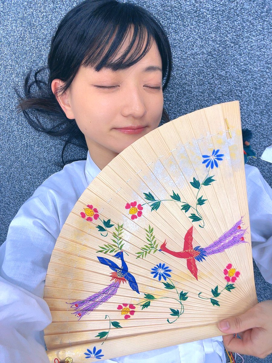 本日は、 お巫女さんのお仕事してからの、 舞台のお稽古しての、巫女舞のお教室講師でございました。 長いようであっという間の1日。  今日も全力で走り抜けました。充実。頑張った✨🤤 最後に生徒さん達と舞を舞って整いました。 今日は爆睡です。 明日も、弥栄。 #巫女 ..., image size:900x1200