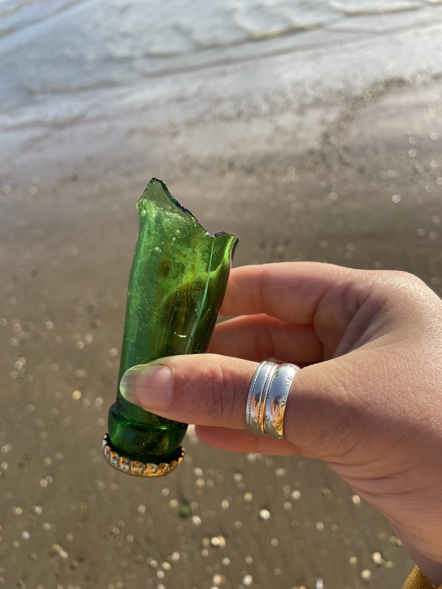 Clairie21's tweet image. Always good to take broken glass off the beach #beachclean #doingourbit #lovewhereyoulive #broken #glass