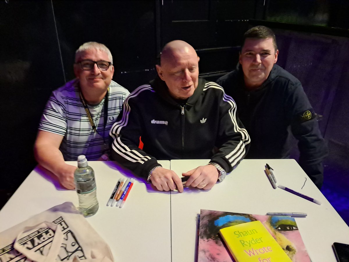 jkc301's tweet photo. Shaun Ryder was a gent. Don't forget us for the Dublin. https://t.co/Oe4hMqqIZq