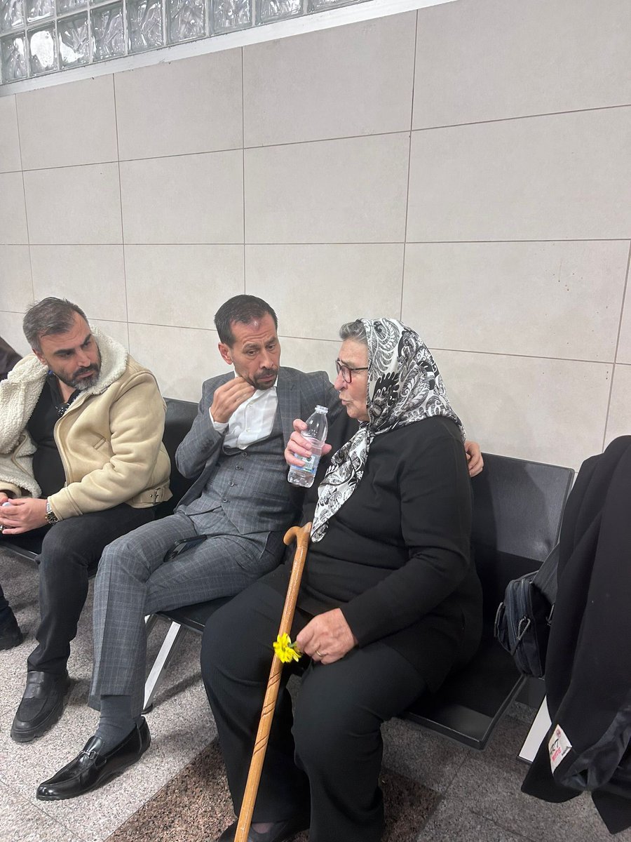 CVPSerkanOz's tweet image. Elinde çiçek, yüreğinde vatan taşıyan kadın…Pakize annemizle OrkunÖzeller’ in davasındayız. 
HainsizTürkiye 
HalktanGelecekBirCeVaPVar