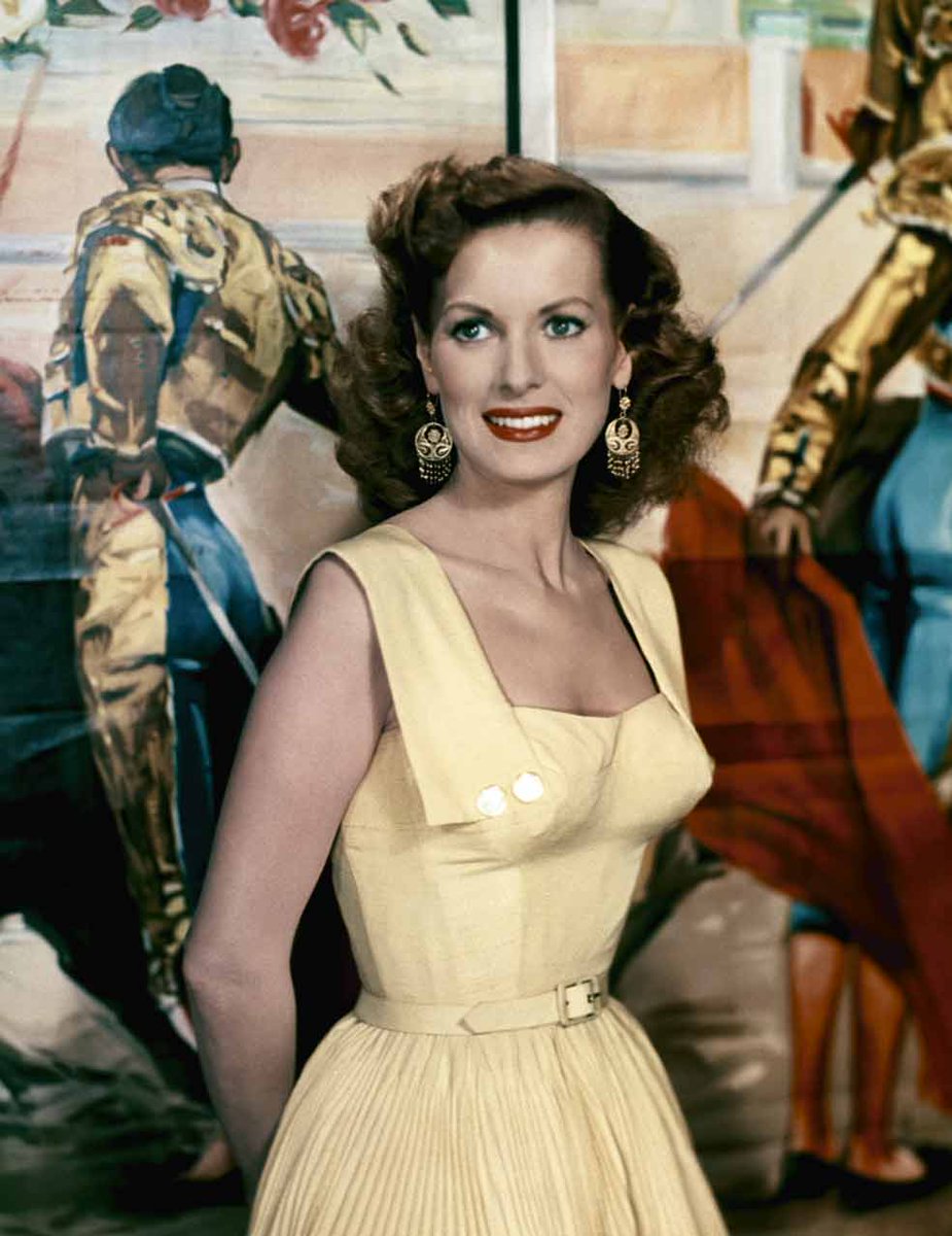 JuanmadelaPoza's tweet photo. #MaureenOHara en una fotografía publicitaria de #FuegoSobreÁfrica (#Malaga, #FireOverAfrica, 1954), de #RichardSale. Rutinaria película de aventuras donde todo se ve venir desde el principio hasta el final. Muchas situaciones del guion no tienen ni pies ni cabeza. https://t.co/JCw6pcnKnV