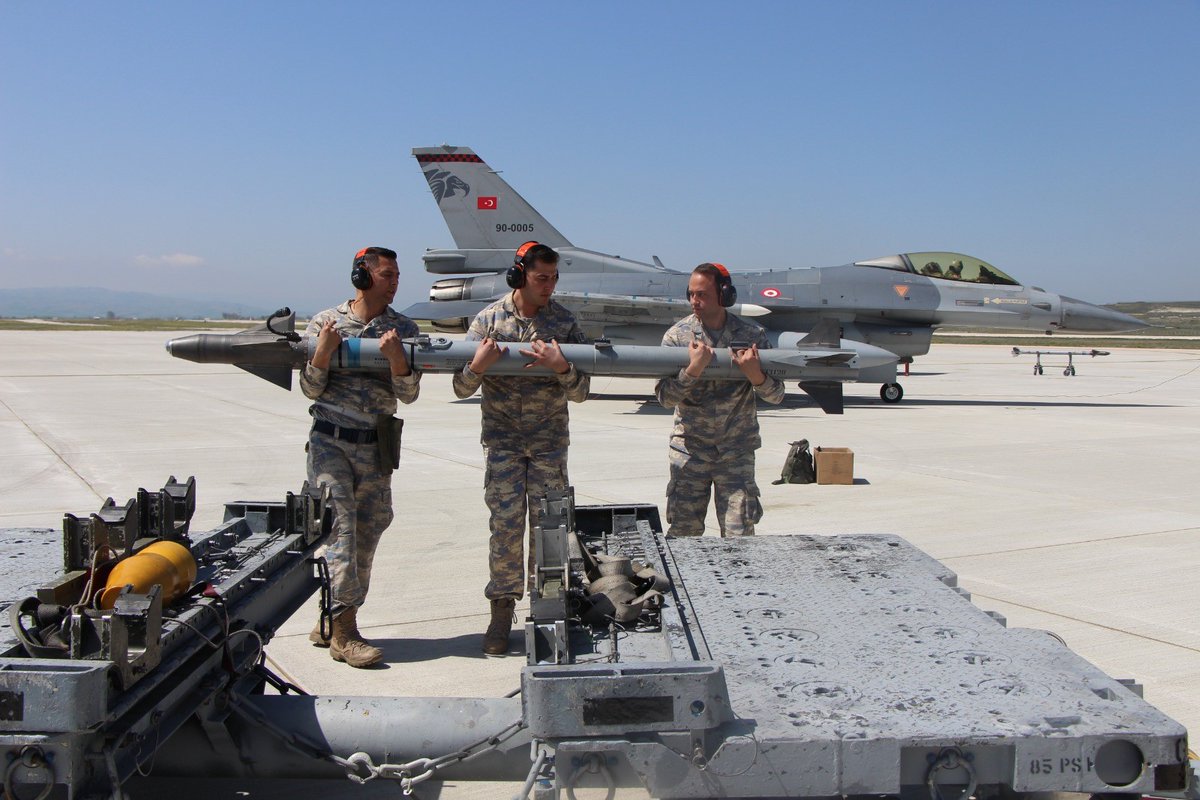 🇹🇷 Gürcistan'da düşen C-130 askeri kargo uçağında şehit olan 20 askerimizden 10'unun, Amasya'daki Merzifon 5. Ana Jet Üssü'nde görevli olduğu öğrenildi.

Ütğm. Emre Mercan
Asb. Bşvş. Hamdi A. Kaplan
Asb. Bşvş. Akın Karakuş
Asb. Bşvş. İlker Aykut
Asb. Bşvş. Ramazan Yağız
Asb.