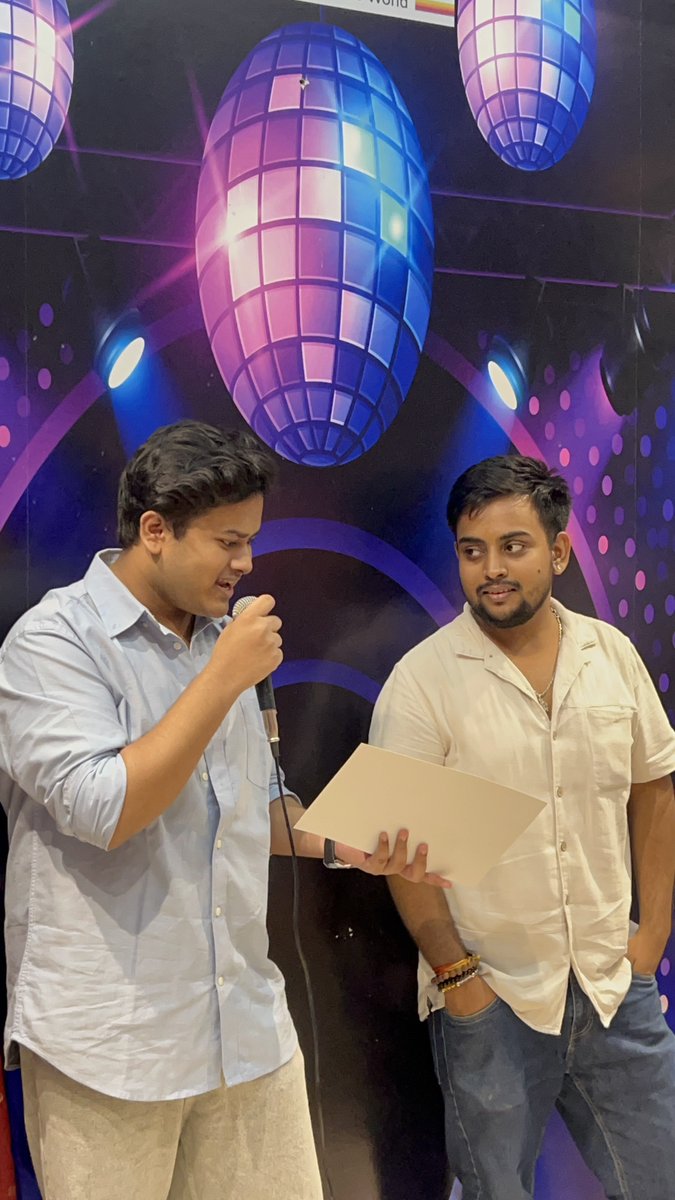 Spectrum__World's tweet photo. 📷 Voice of dedication! Tejas Dhanraj proudly📷 receives his Hindustani Vocal certificate under the guidance of Spectrum teacher Shubhankar Sir 📷📷
#trending #music #vocal #vocalist #singing #picoftheday #certificacion #happy #day #teacherlife #SpectrumAcademy #AndheriWest https://t.co/HJ193nV8ba