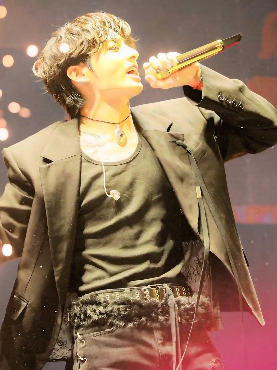 O que estou vendo nesse processo doloroso? A união dos verdadeiros fãs do Jungkook. Não vamos nos deixar abater, seremos como soldados nas trincheiras. E sabem qual o melhor contra-ataque ? 
STREAMS 
STREAMS 
STREAMS 
Eles acham que podem prejudicá-lo? Vamos mostrar que isso é