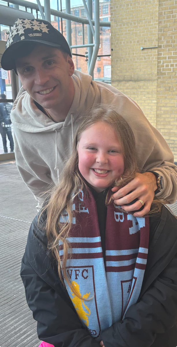mixey2's tweet photo. Happy 12th Birthday to our beautiful daughter Olivia! Here she is with @jmcginn7 @EM10Buendia @emartinez and the one and only @IanTaylor7 UTV Liv, we love you more than anything in the world 💜 https://t.co/qVJoM2OV2B