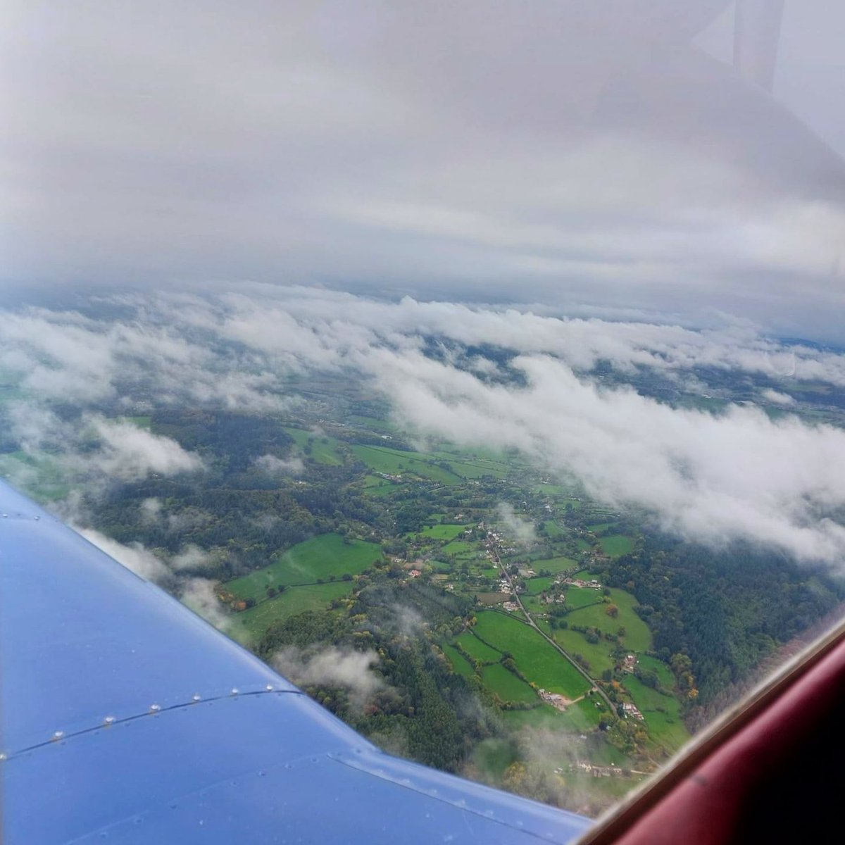 CJThePilot's tweet photo. An Autumn flight around Gloucestershire Airport with incredibly moody skies. Perhaps a sign I need to work on an Instrument Rating!
Thank you to the boys for a top notch lunch afterwards at Gloucester Services Farmshop &amp; Kitchen
#avgeek #aviation #WingtipWednesday #pilotlife https://t.co/MA5AYcqeRy