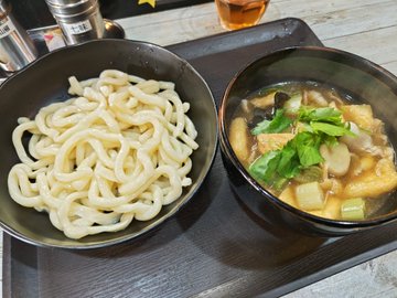 ェ｀*)ところで昼はTLで見かけた六角橋の白とんかつ六角箸様と、武蔵野